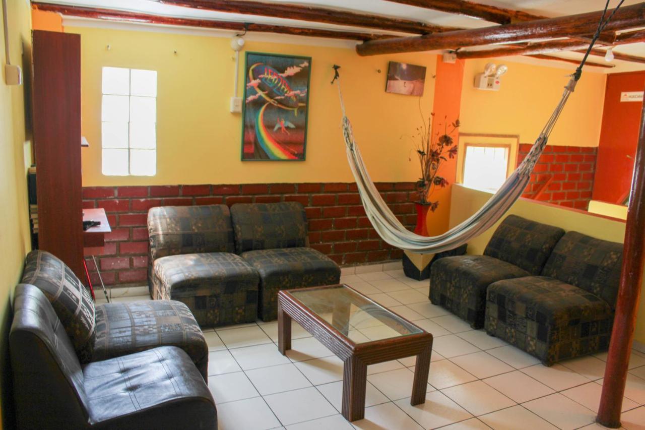 Andes Hostel Уарас Екстериор снимка