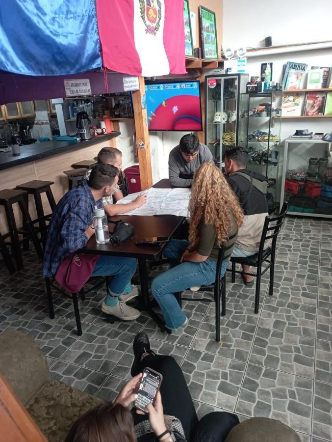 Andes Hostel Уарас Екстериор снимка