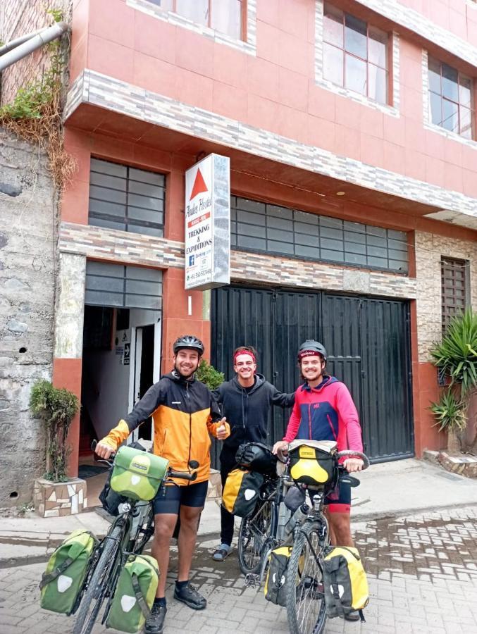 Andes Hostel Уарас Екстериор снимка